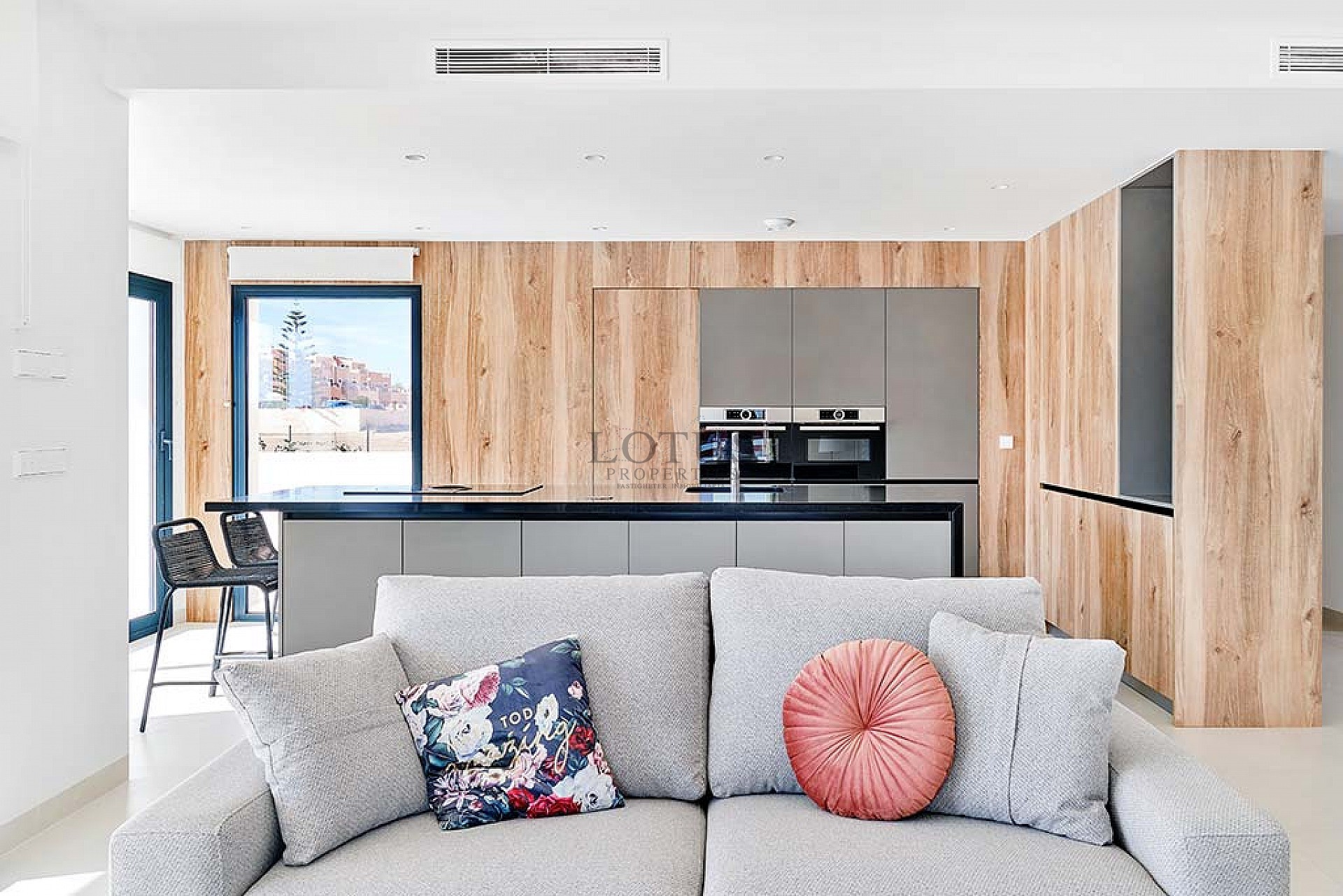 Una villa de lujo recién construida más allá de lo común. - Lotus Properties