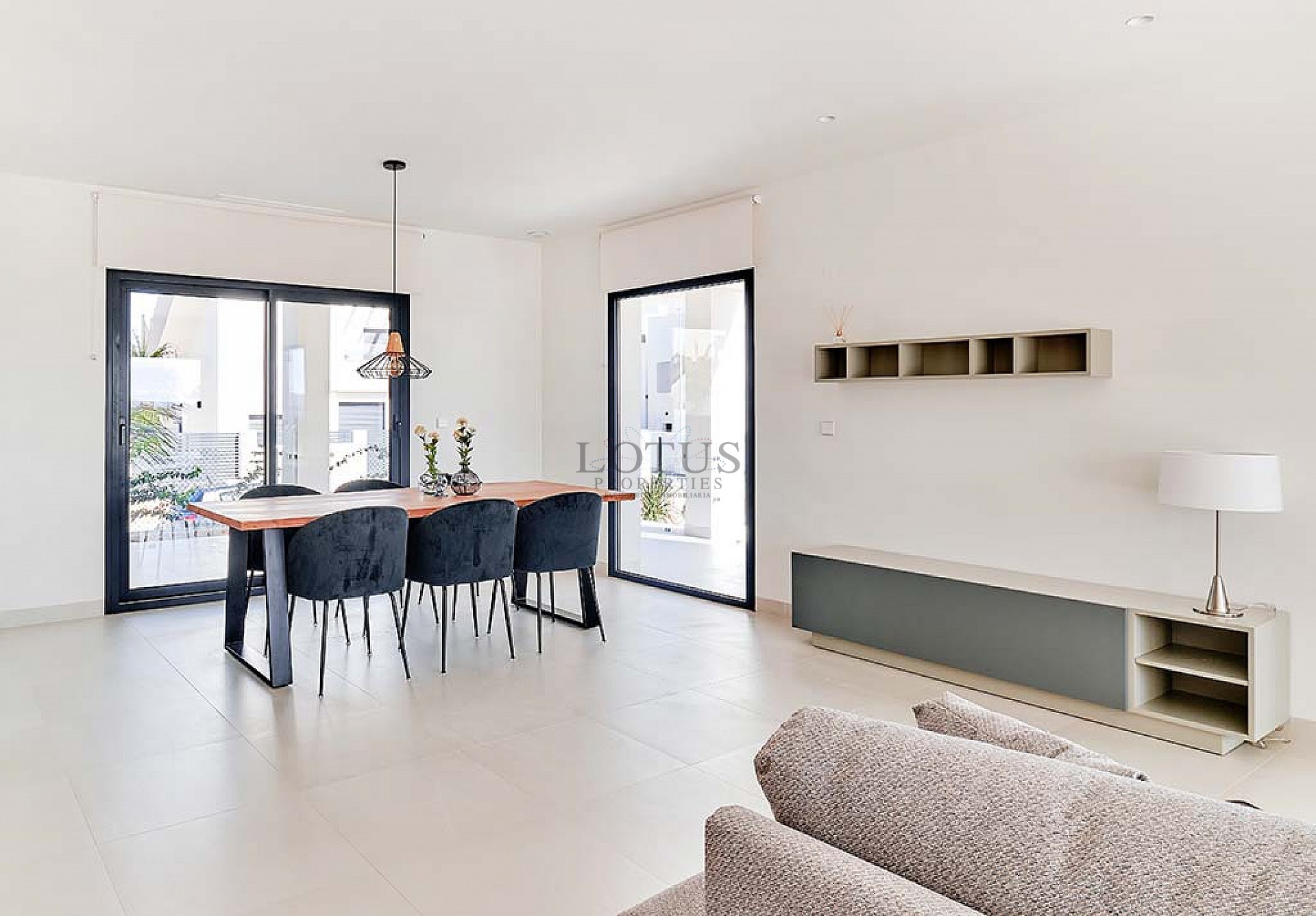 Una villa de lujo recién construida más allá de lo común. - Lotus Properties