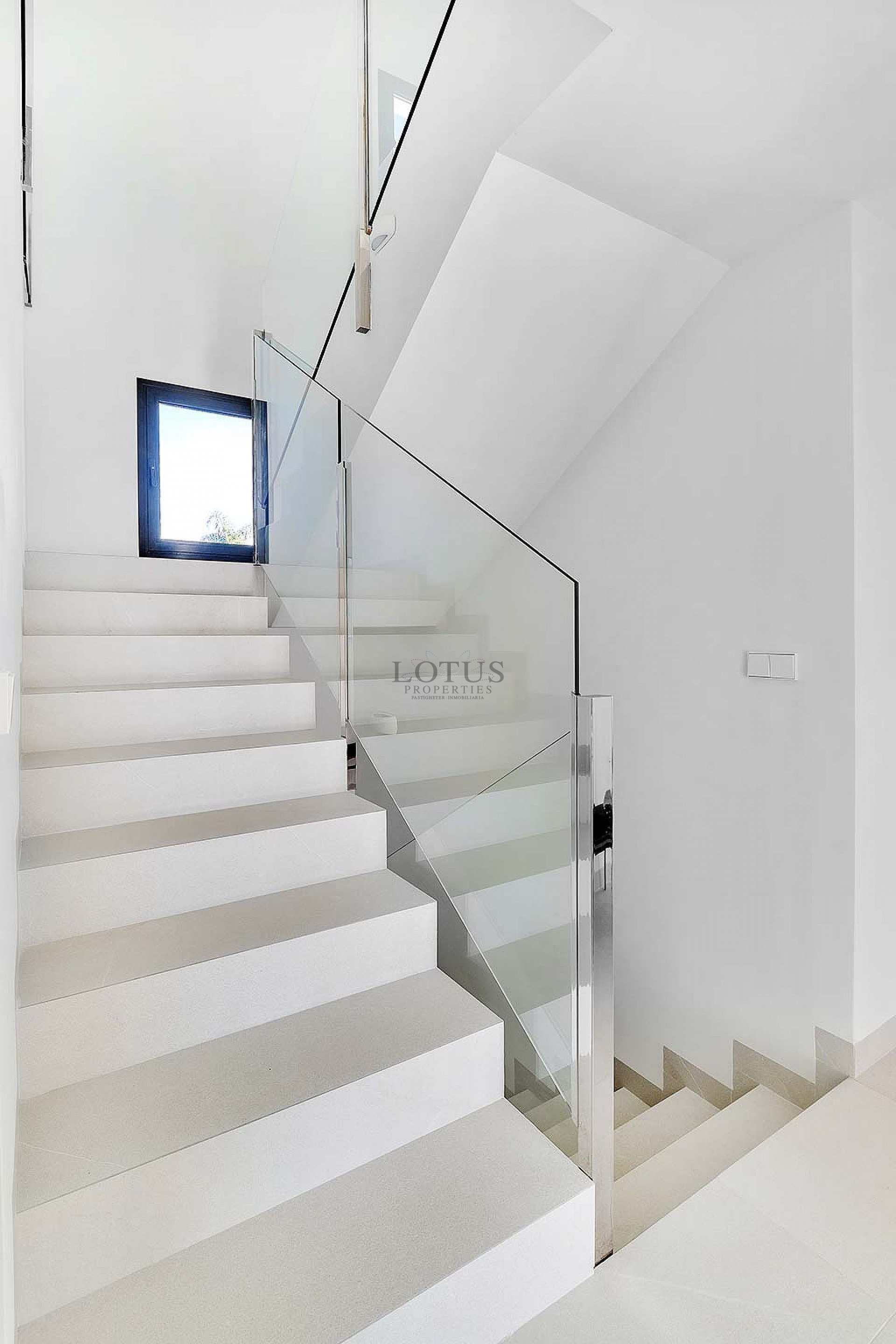 Una villa de lujo recién construida más allá de lo común. - Lotus Properties