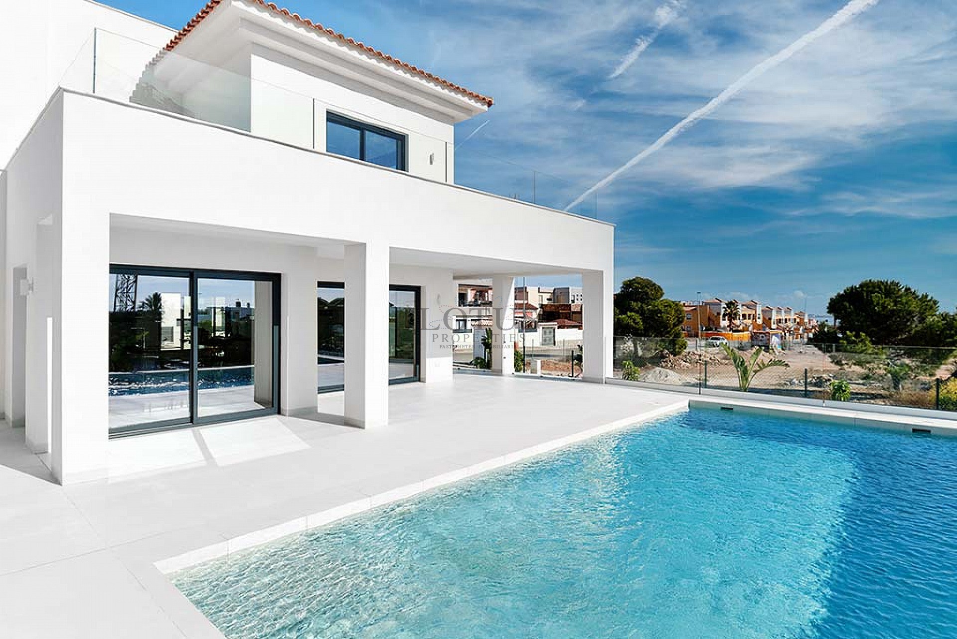 Una villa de lujo recién construida más allá de lo común. - Lotus Properties