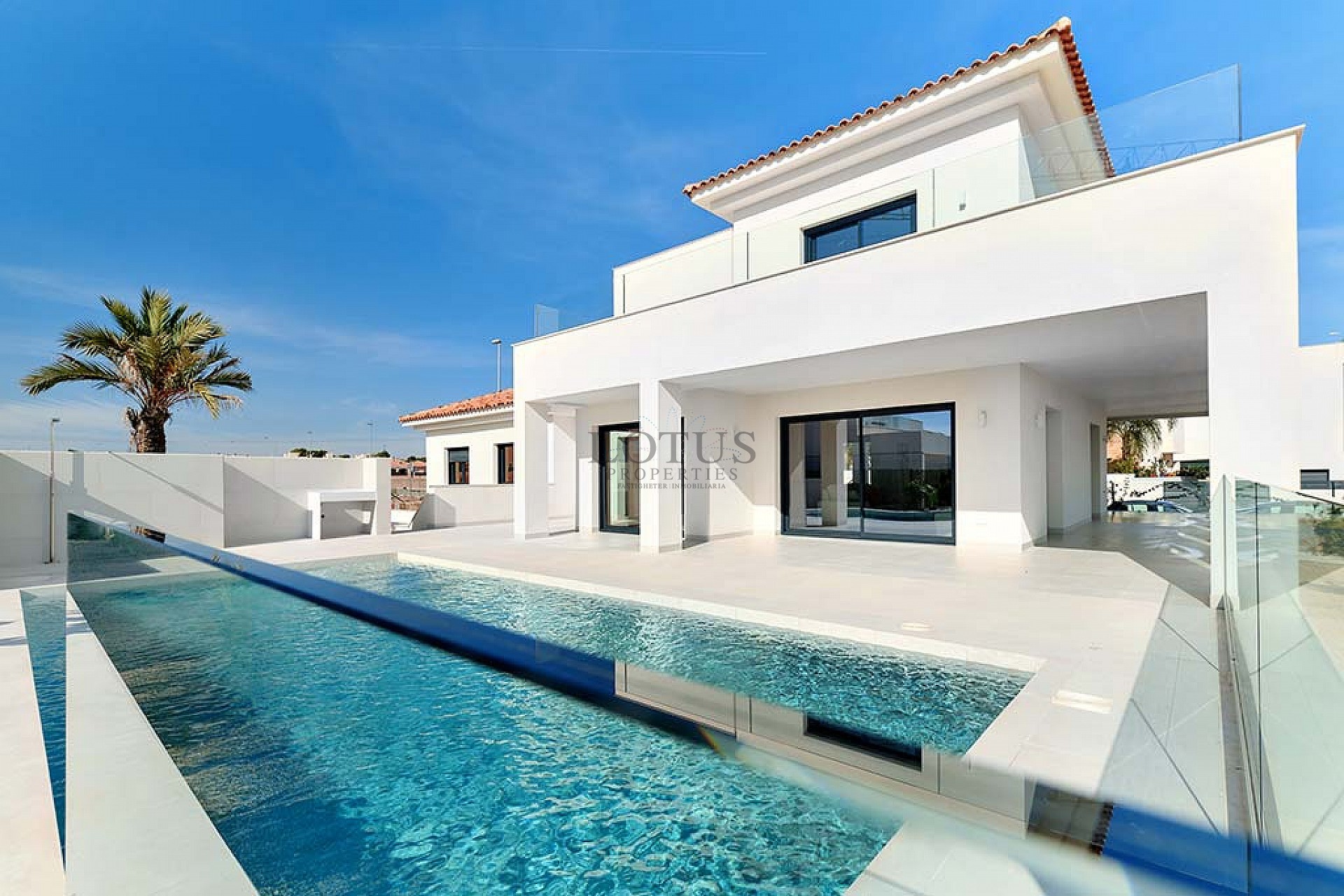 Una villa de lujo recién construida más allá de lo común. - Lotus Properties