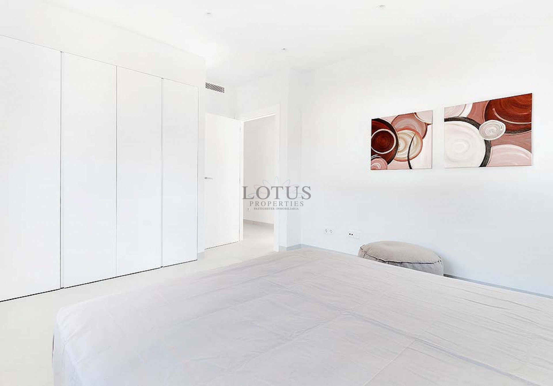 Una villa de lujo recién construida más allá de lo común. - Lotus Properties