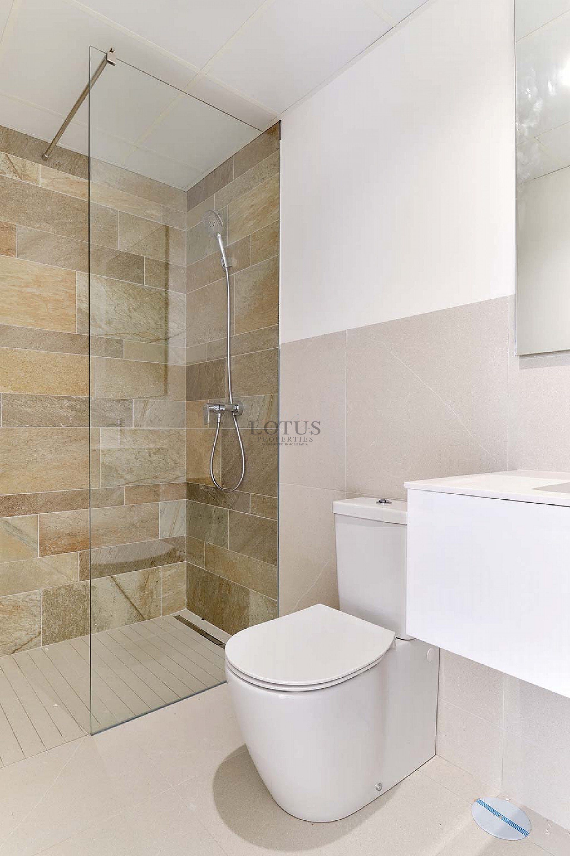 Una villa de lujo recién construida más allá de lo común. - Lotus Properties