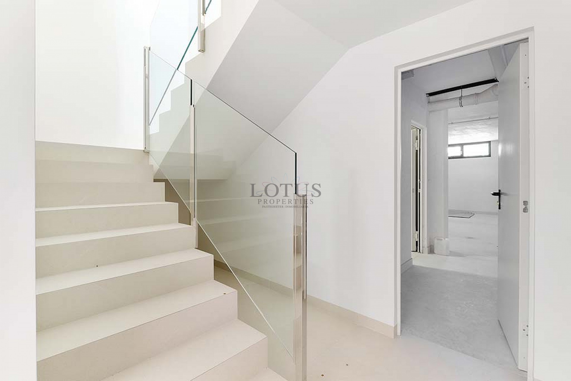 Una villa de lujo recién construida más allá de lo común. - Lotus Properties