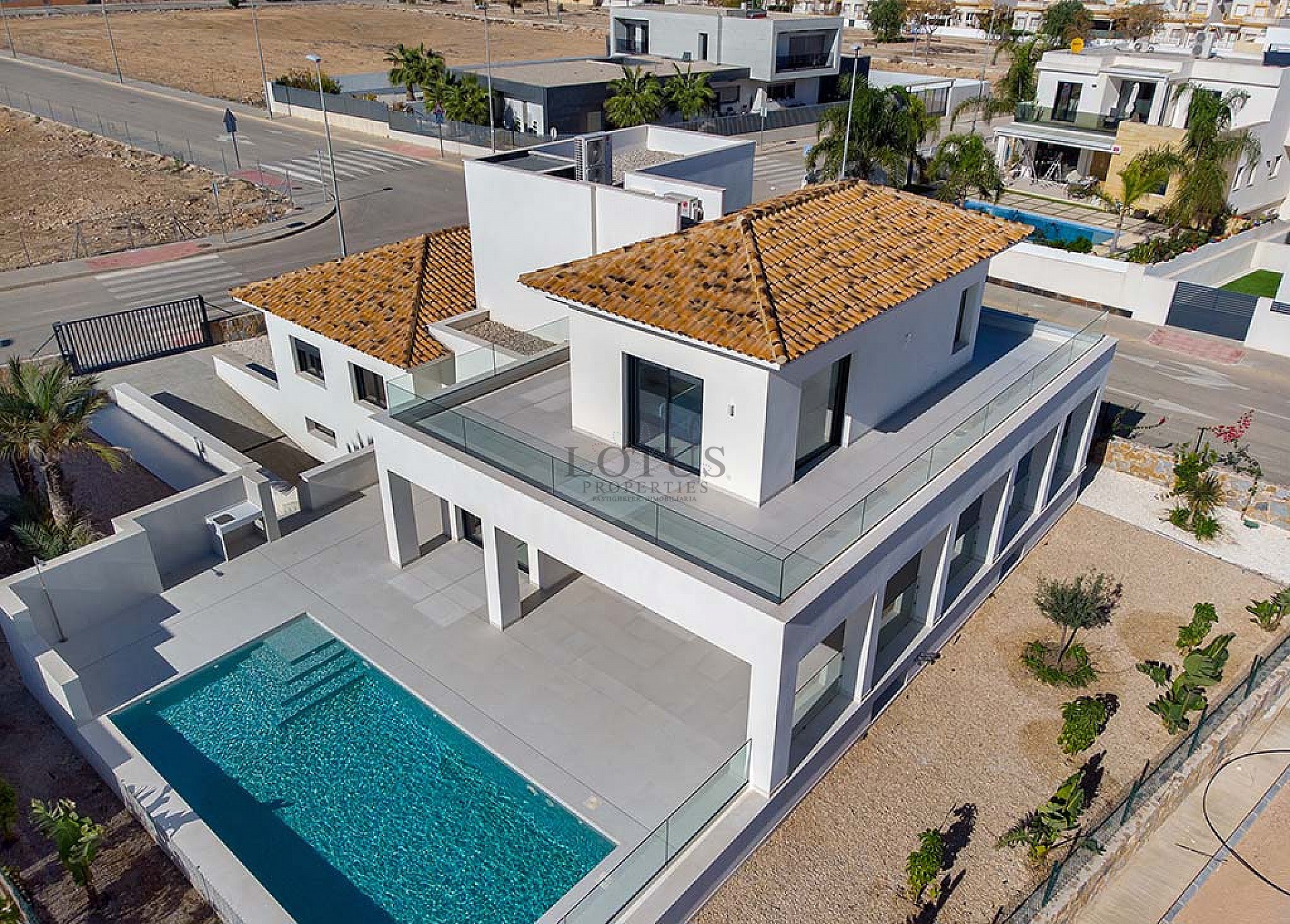 Una villa de lujo recién construida más allá de lo común. - Lotus Properties