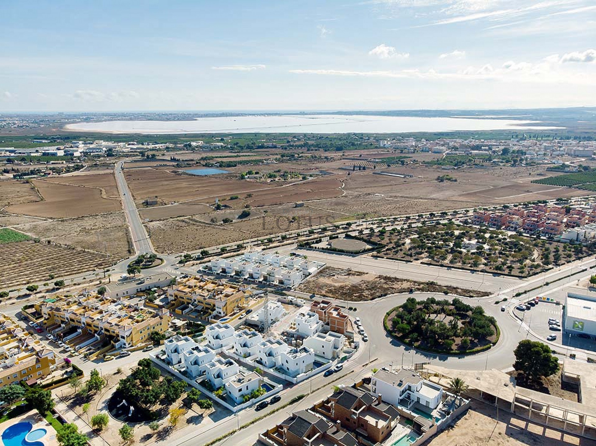 Una villa de lujo recién construida más allá de lo común. - Lotus Properties