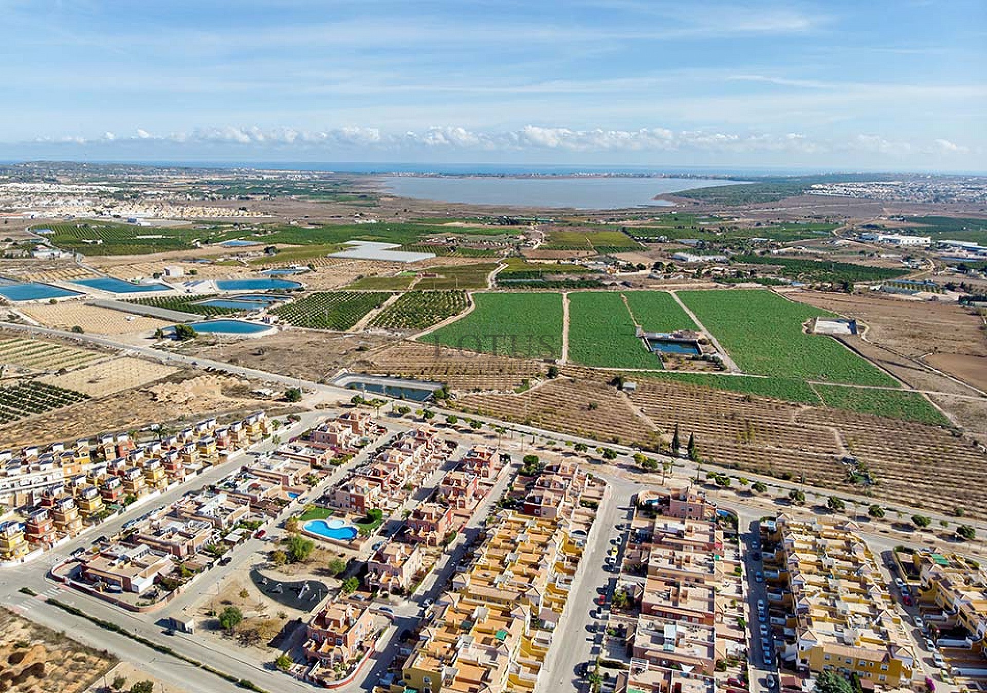 Una villa de lujo recién construida más allá de lo común. - Lotus Properties