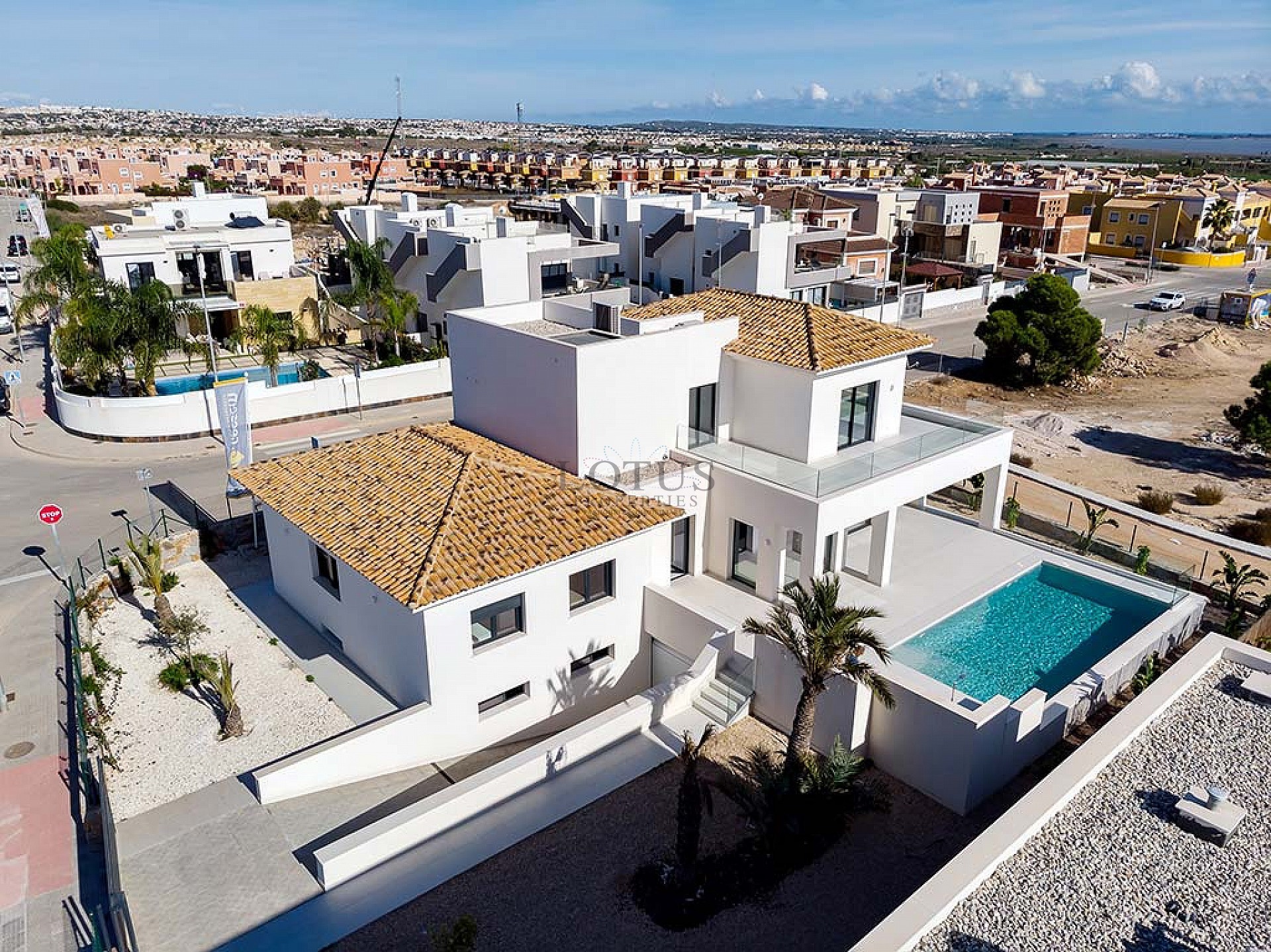 Una villa de lujo recién construida más allá de lo común. - Lotus Properties