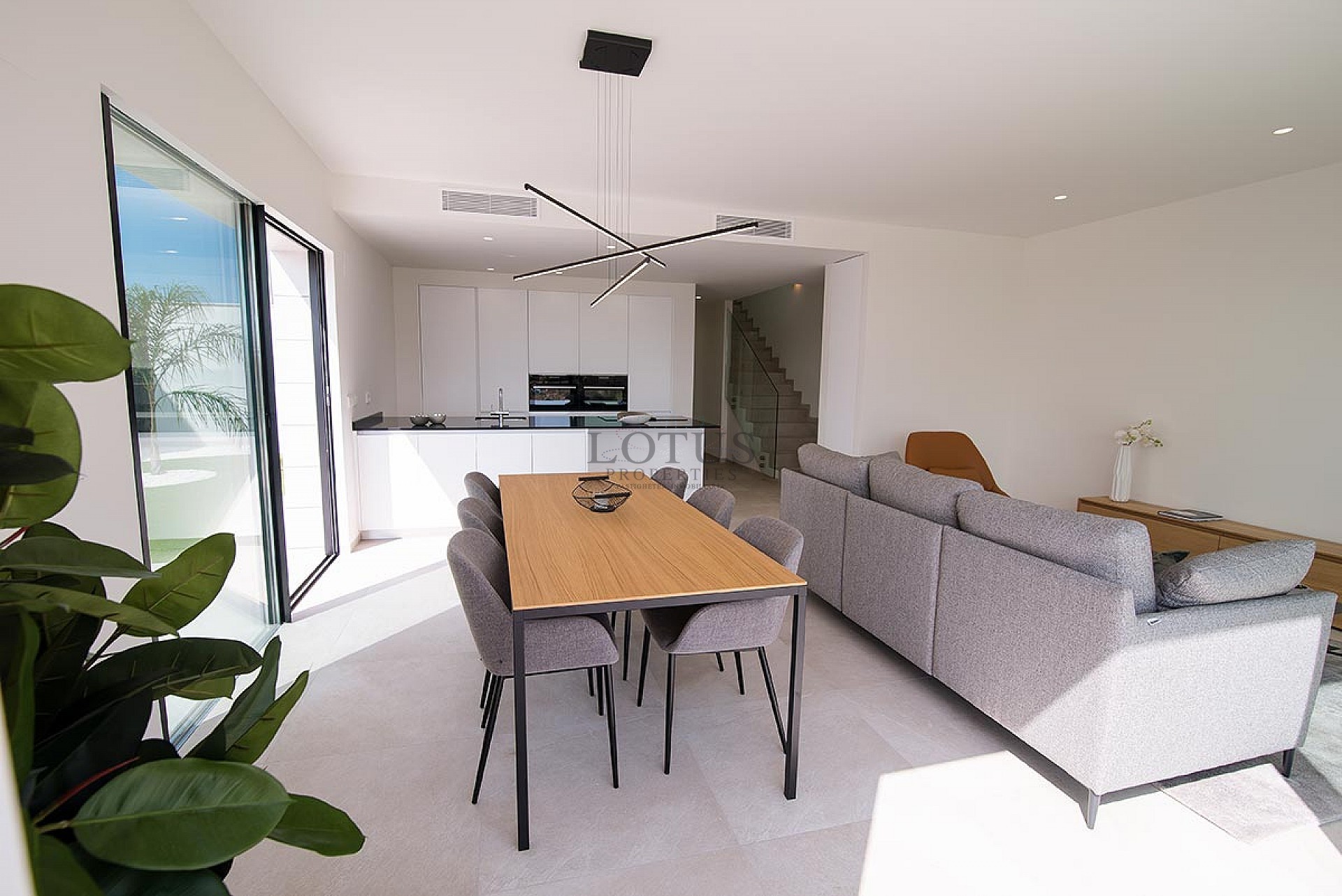 Fantastische nieuw geproduceerde villa met twee verdiepingen - Lotus Properties