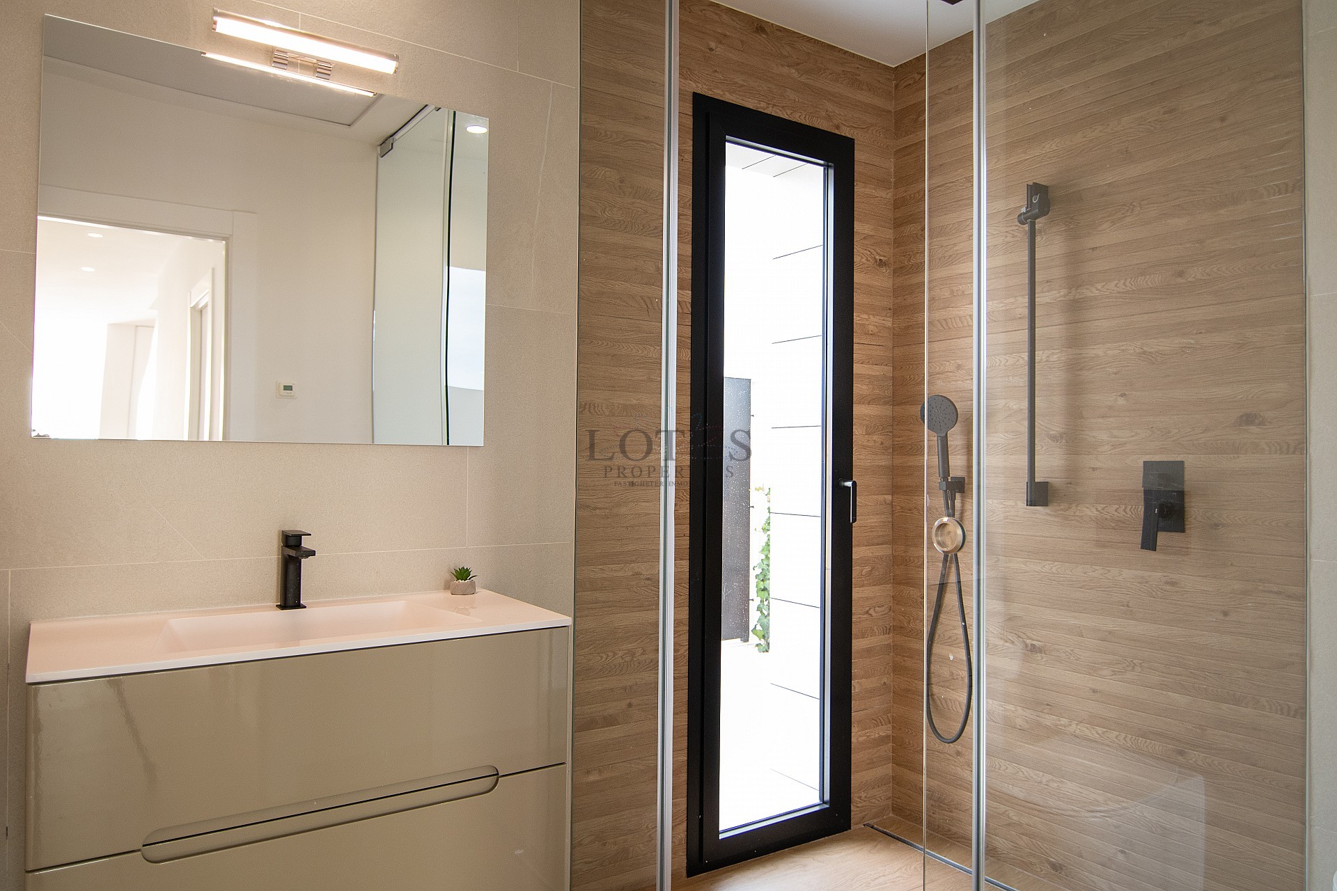 Fantastische nieuw geproduceerde villa met twee verdiepingen - Lotus Properties