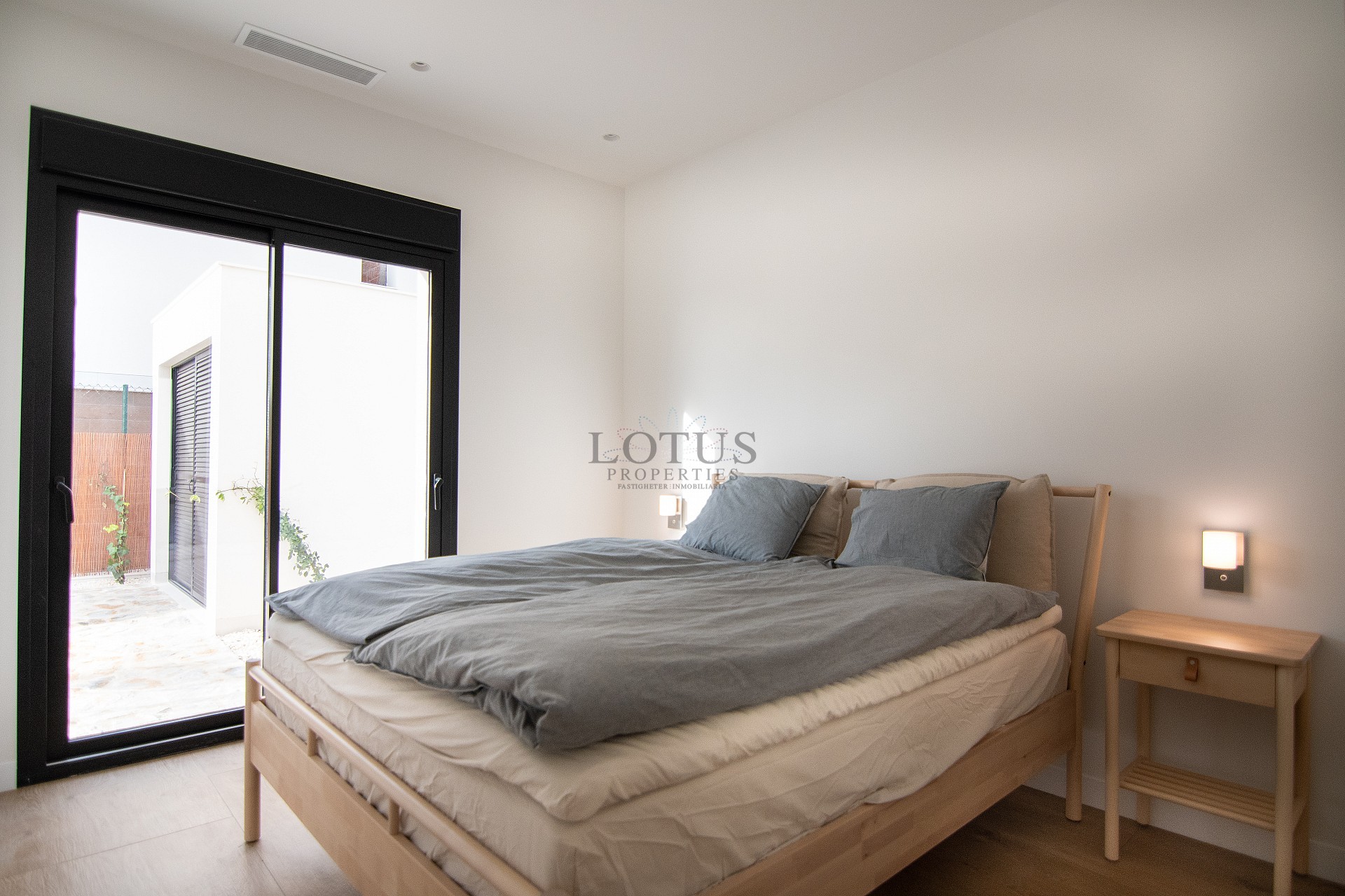 Fantastische nieuw geproduceerde villa met twee verdiepingen - Lotus Properties