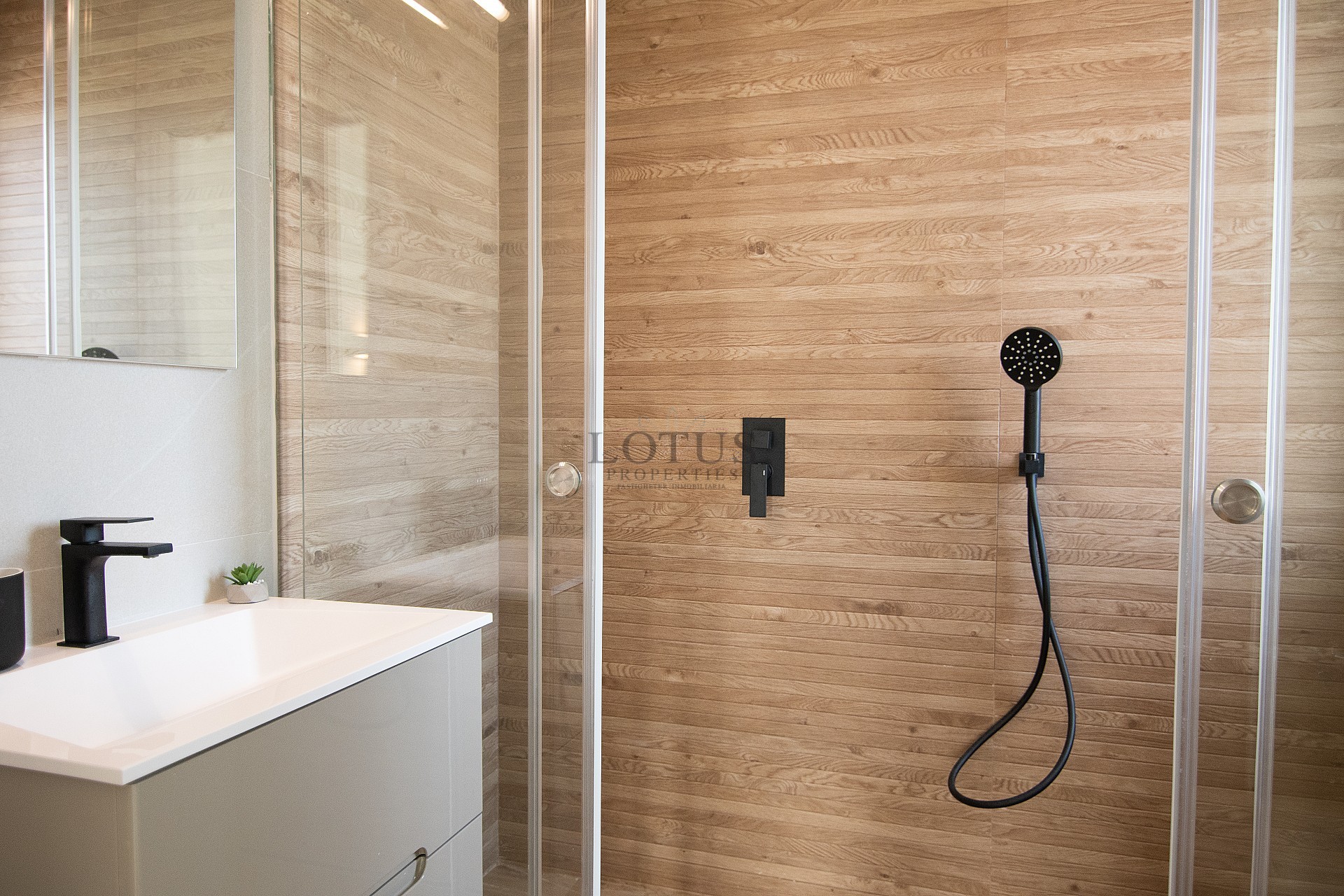 Fantastische nieuw geproduceerde villa met twee verdiepingen - Lotus Properties