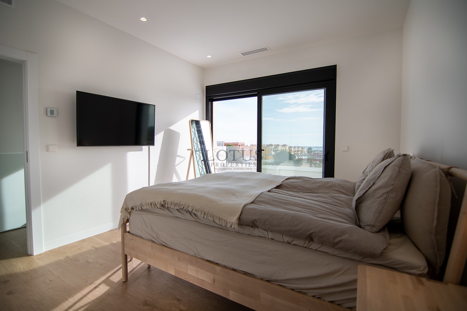 Fantastische nieuw geproduceerde villa met twee verdiepingen - Lotus Properties