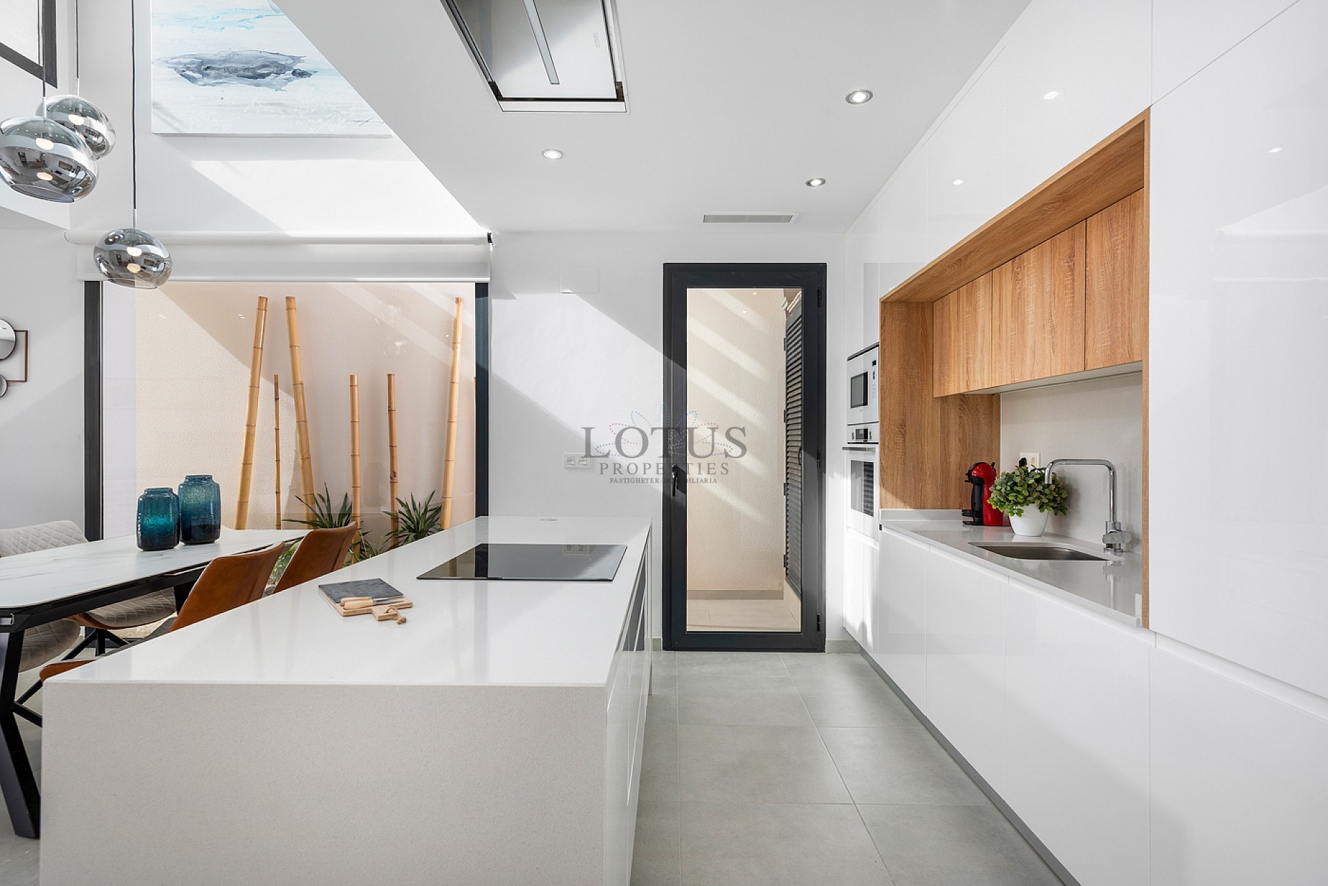 Piscina médica Nya Villor en Benijofar - Lotus Properties