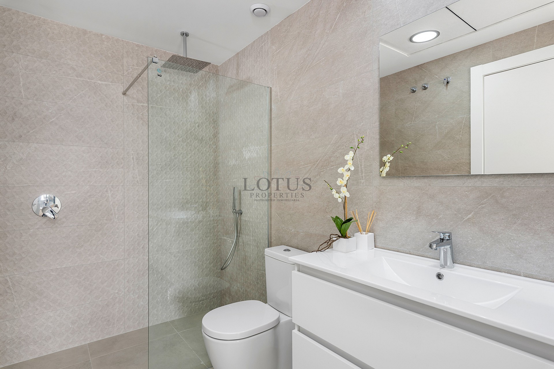 Piscina médica Nya Villor en Benijofar - Lotus Properties