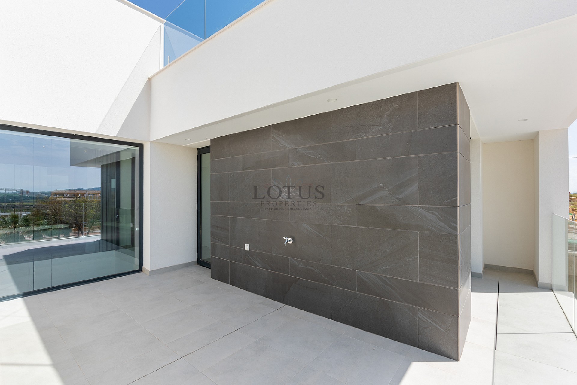 Piscina médica Nya Villor en Benijofar - Lotus Properties