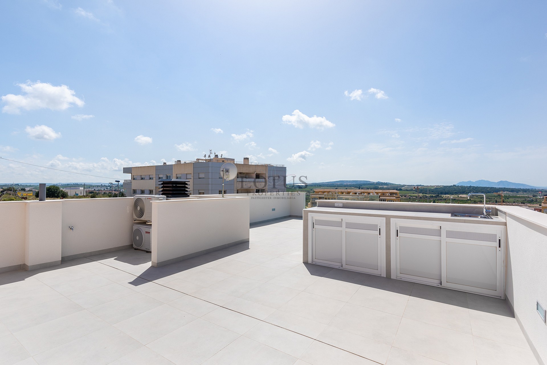 Piscina médica Nya Villor en Benijofar - Lotus Properties