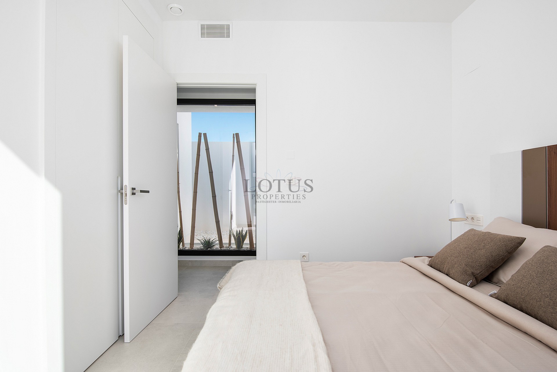 Nyproducerade fristående villor i La Herrada - Lotus Properties