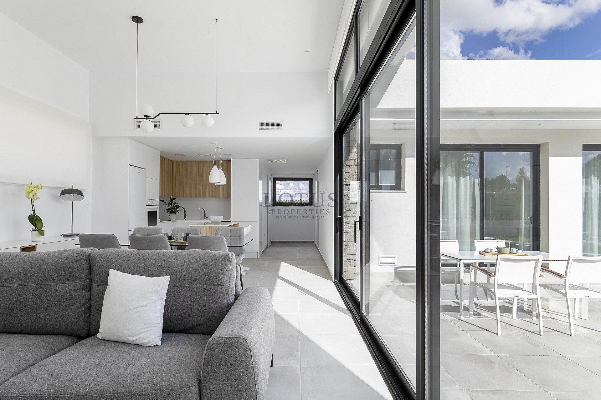 Nieuw gebouwde villa  - Lotus Properties