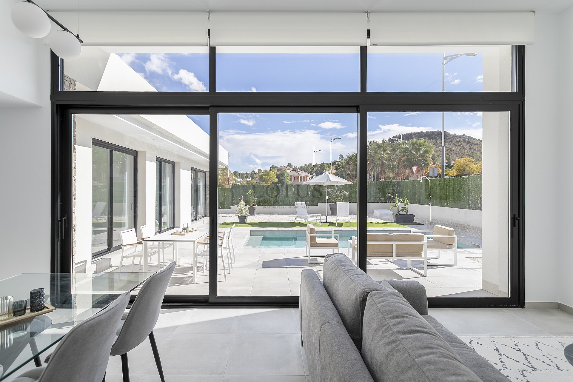 Nieuw gebouwde villa  - Lotus Properties