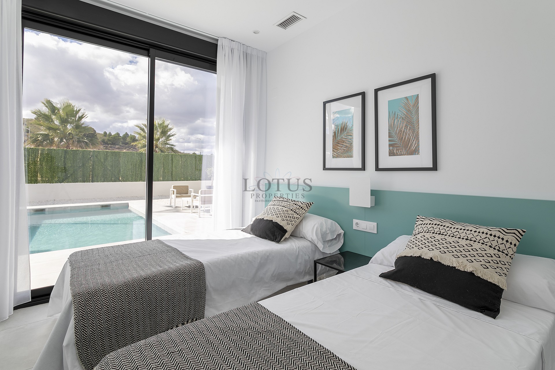 Nieuw gebouwde villa  - Lotus Properties