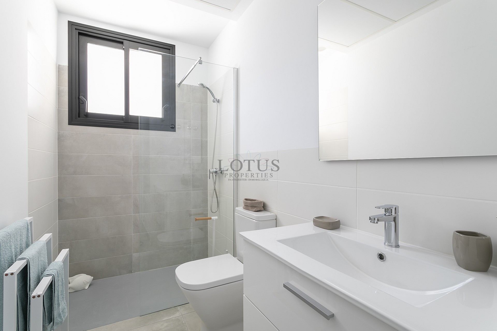 Nieuw gebouwde villa  - Lotus Properties