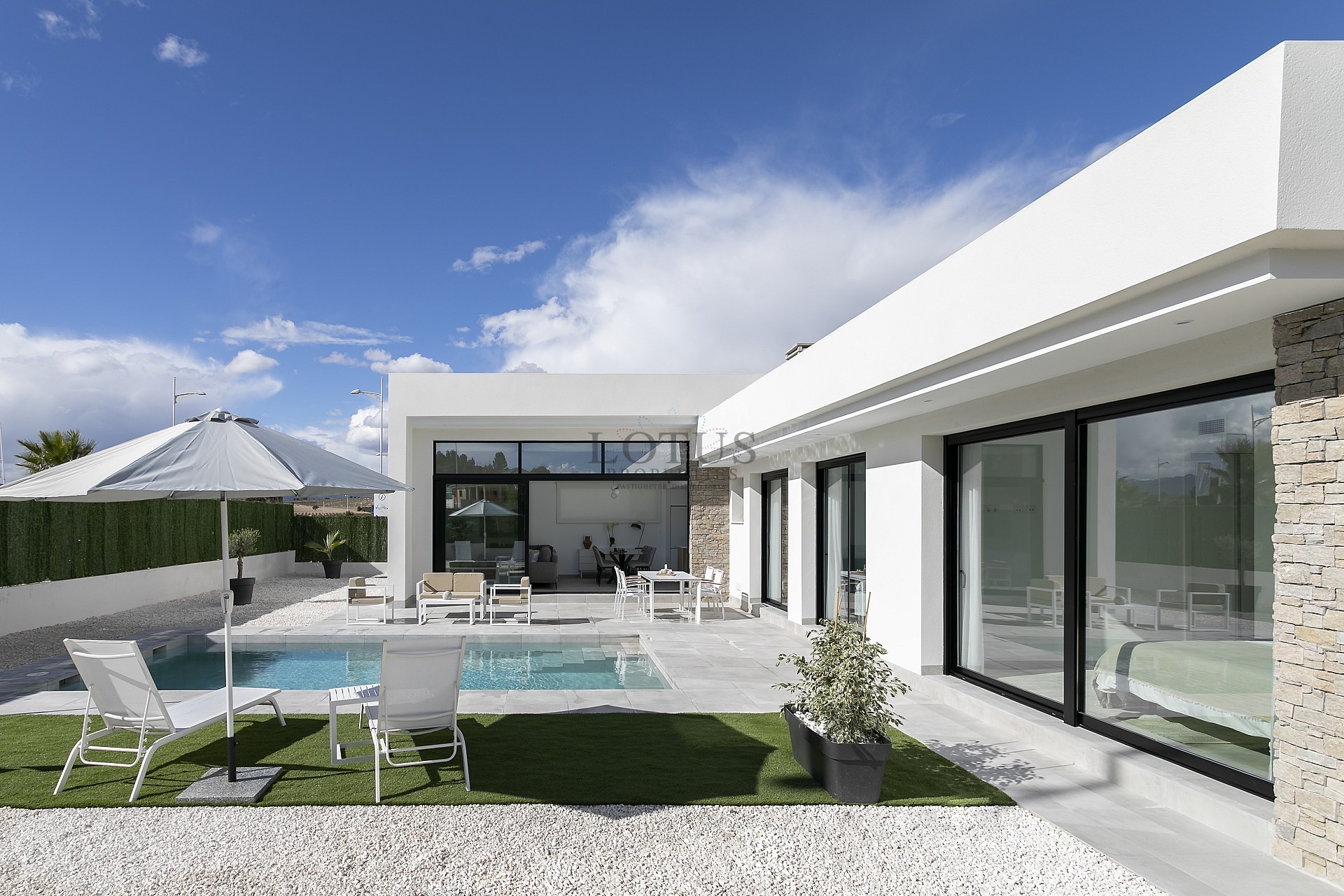 Nieuw gebouwde villa  - Lotus Properties