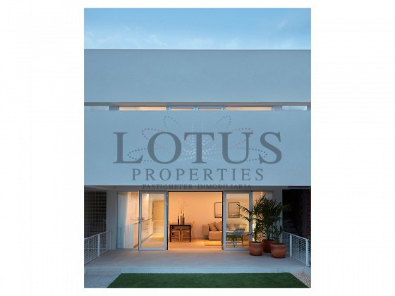 Nya rymliga markplan i vackra Los Balcones - Lotus Properties