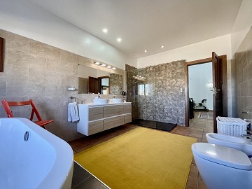 ¡Increíble finca en Orihuela con 4 dormitorios y hermosas vistas! - Lotus Properties