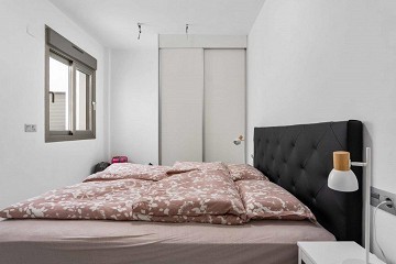 Квартира в новом состоянии в 200 метрах от Плайя дель Кура и полностью готова к заселению. - Lotus Properties