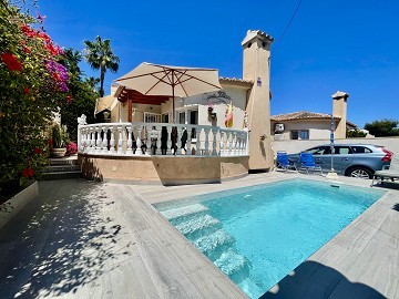 Charming semi-detached house with private saltwater pool in cozy Los Balcones - Lotus Properties