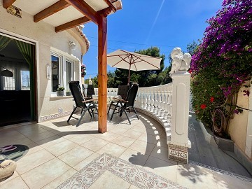 Charming semi-detached house with private saltwater pool in cozy Los Balcones - Lotus Properties