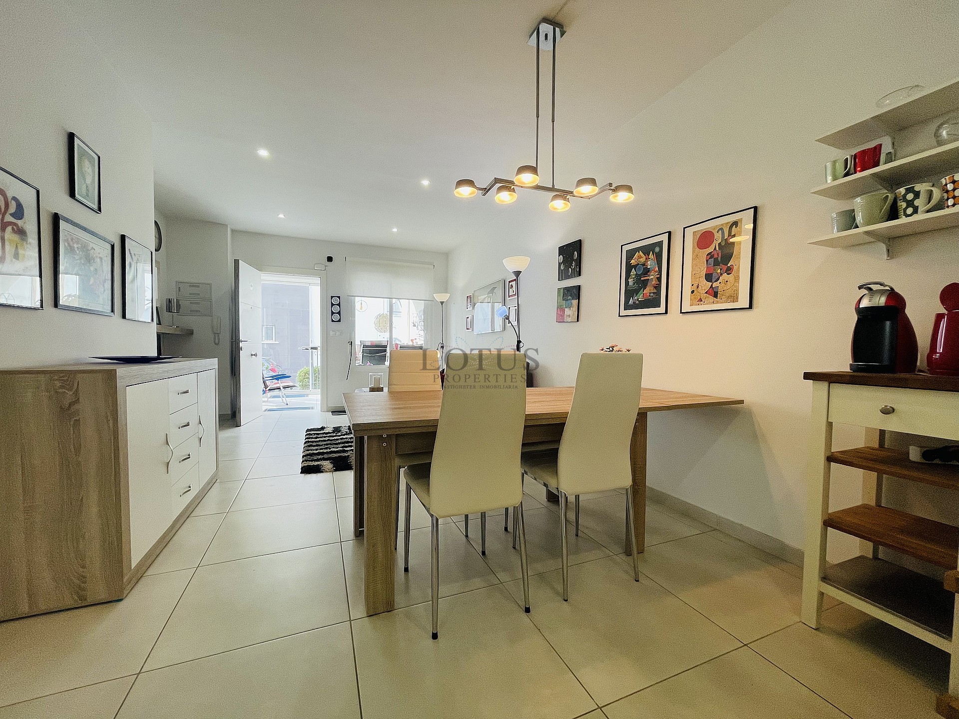 Södervänd markplan  i nyskick i Res. Vistabella - Aguas Nuevas - Lotus Properties