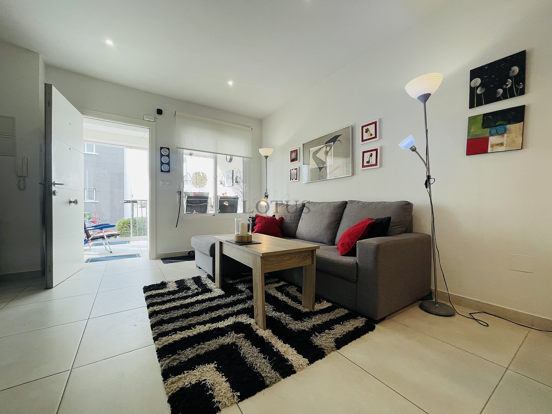 Södervänd markplan  i nyskick i Res. Vistabella - Aguas Nuevas - Lotus Properties