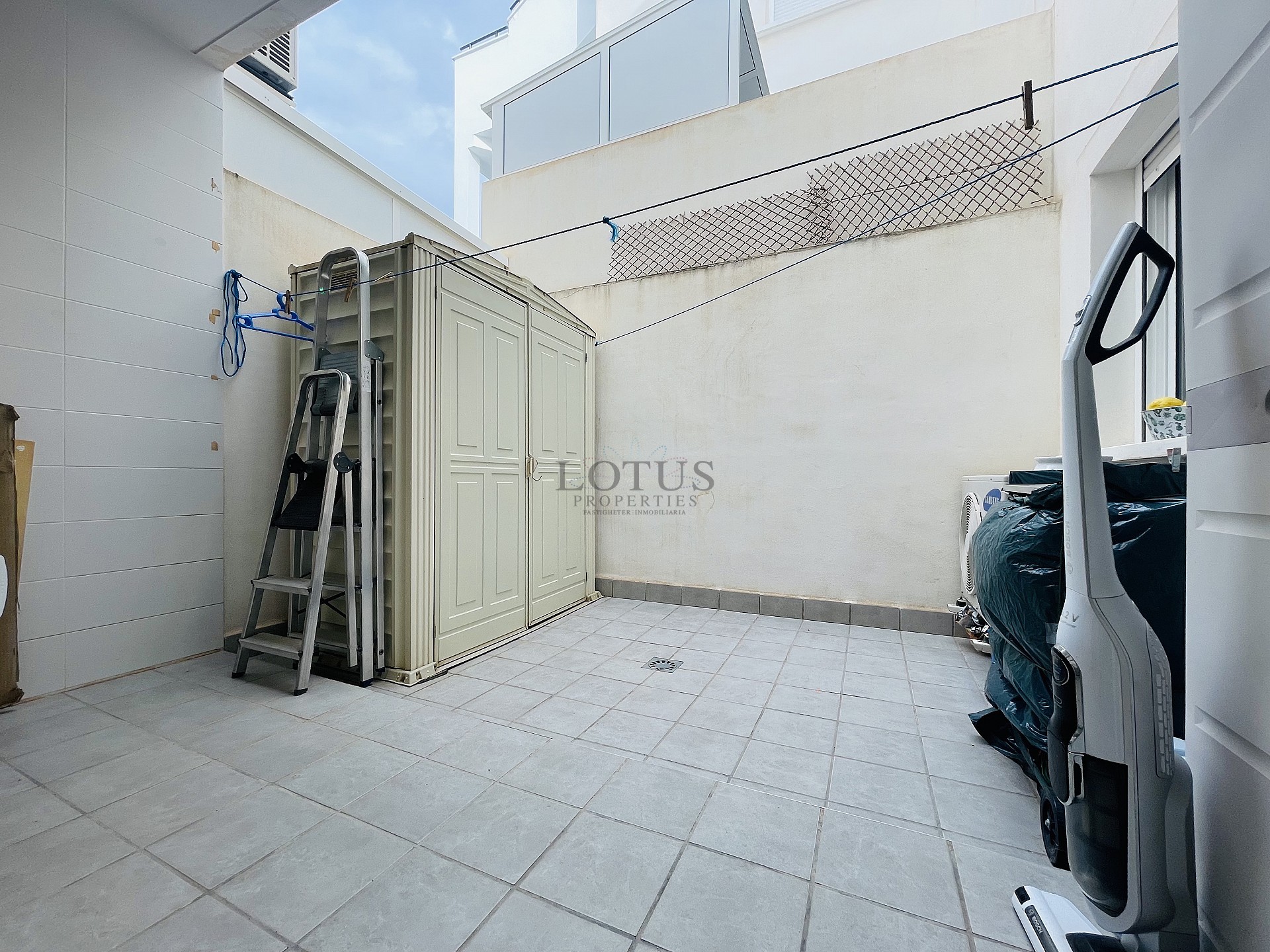 Södervänd markplan  i nyskick i Res. Vistabella - Aguas Nuevas - Lotus Properties