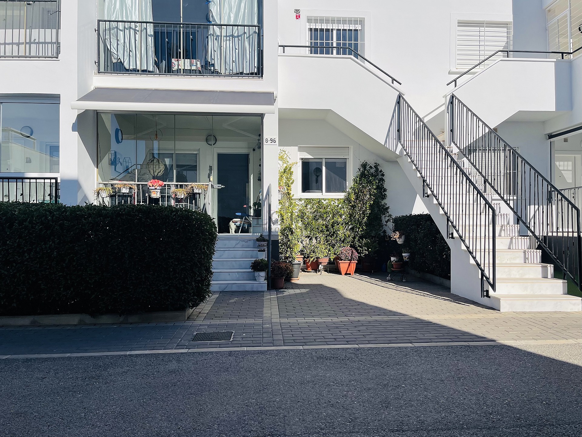 Södervänd markplan  i nyskick i Res. Vistabella - Aguas Nuevas - Lotus Properties