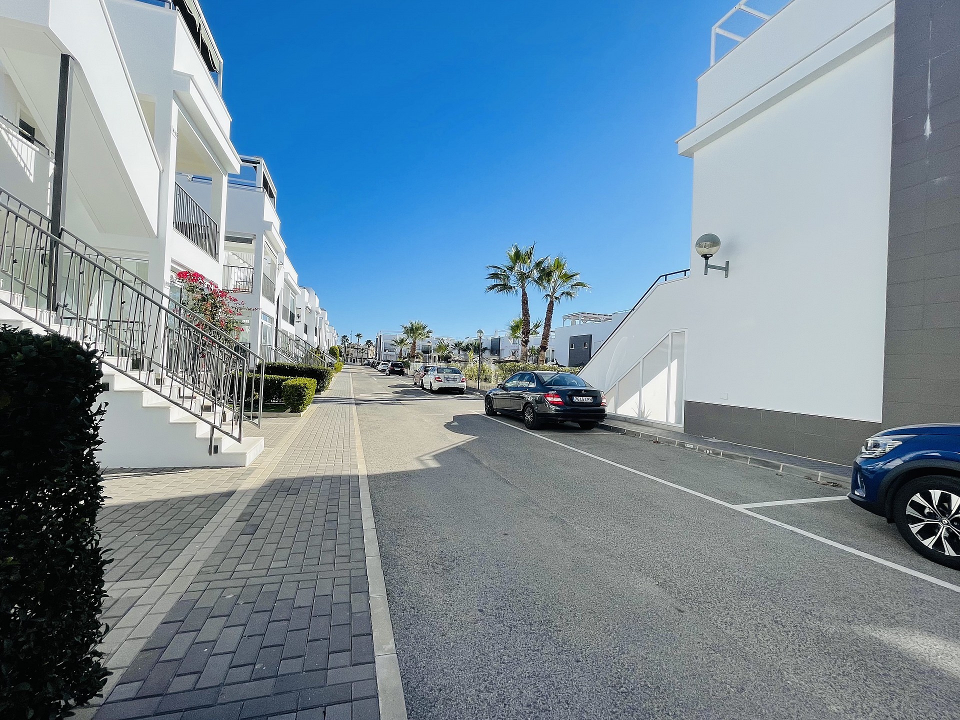 Södervänd markplan  i nyskick i Res. Vistabella - Aguas Nuevas - Lotus Properties