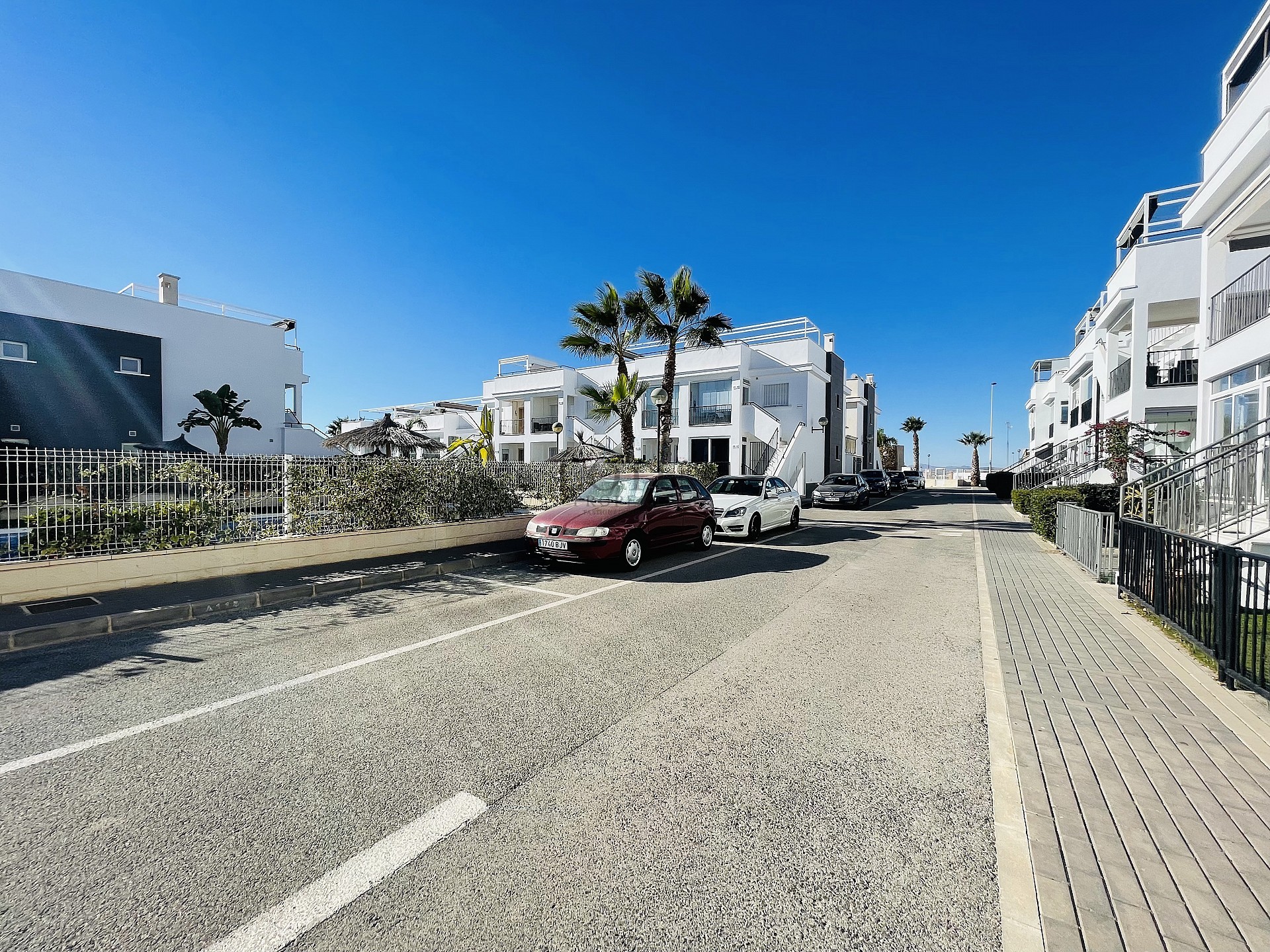 Södervänd markplan  i nyskick i Res. Vistabella - Aguas Nuevas - Lotus Properties