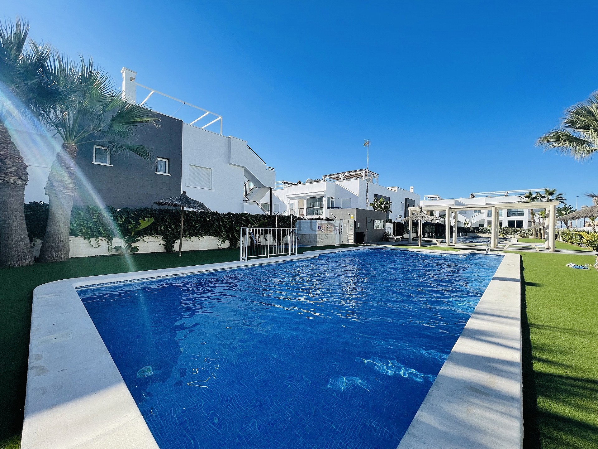 Södervänd markplan  i nyskick i Res. Vistabella - Aguas Nuevas - Lotus Properties