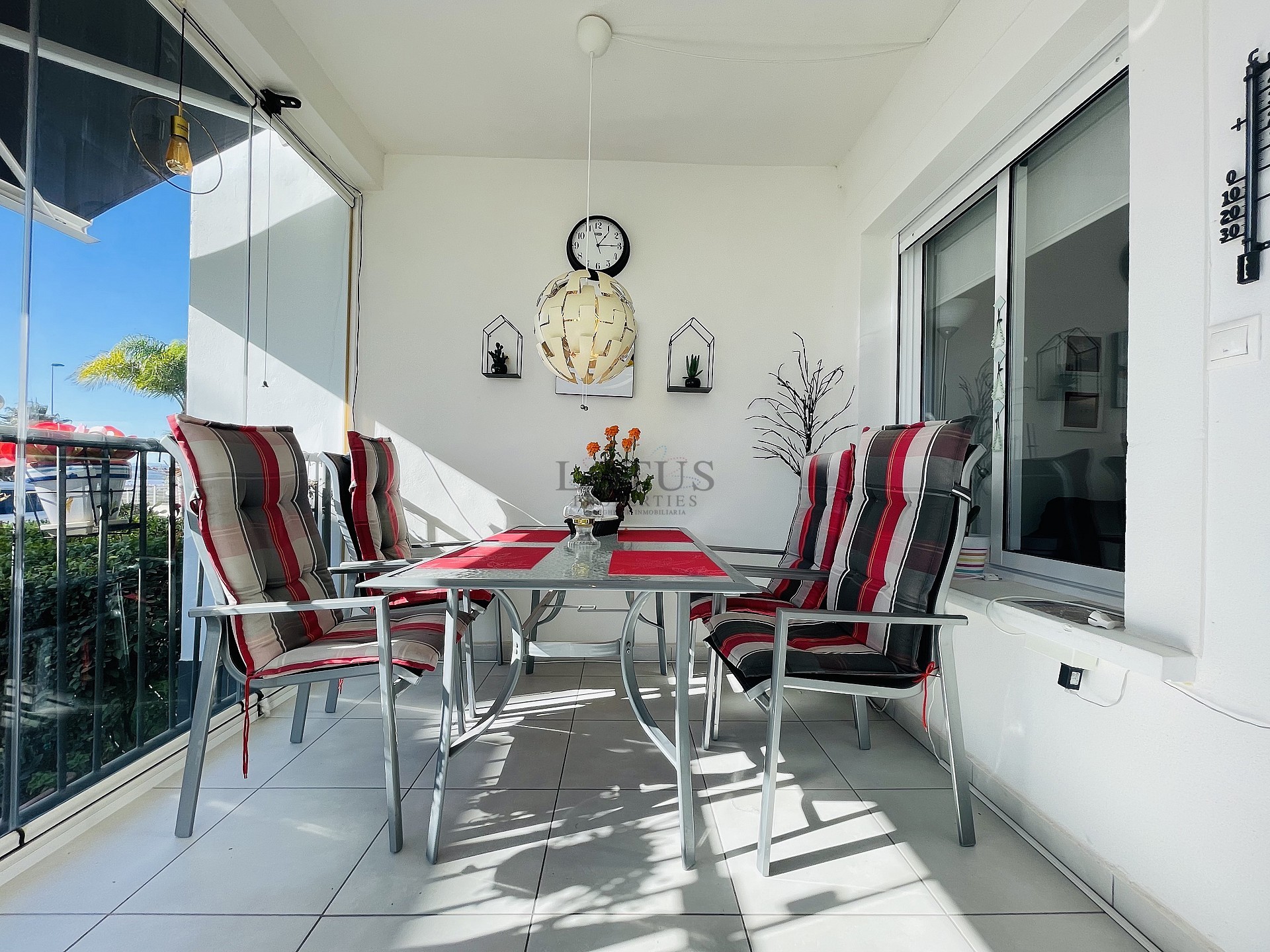 Södervänd markplan  i nyskick i Res. Vistabella - Aguas Nuevas - Lotus Properties