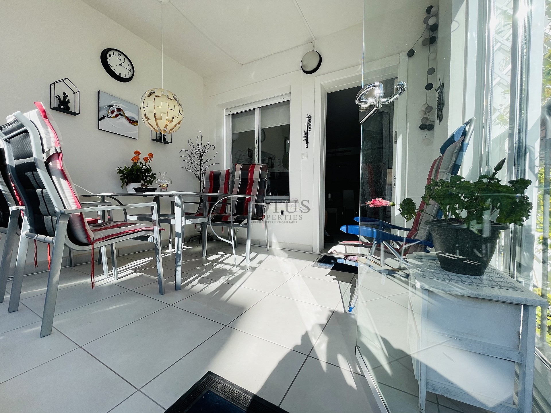 Södervänd markplan  i nyskick i Res. Vistabella - Aguas Nuevas - Lotus Properties