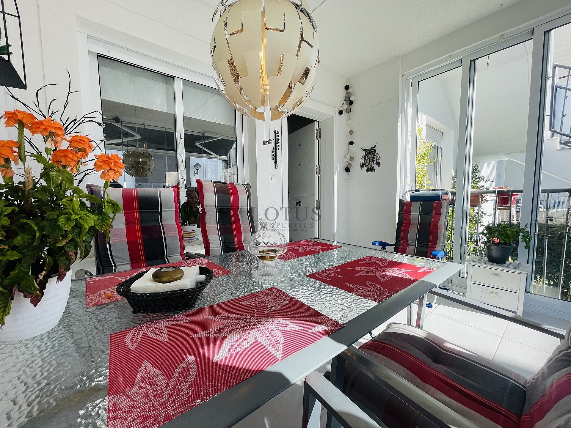 Södervänd markplan  i nyskick i Res. Vistabella - Aguas Nuevas - Lotus Properties