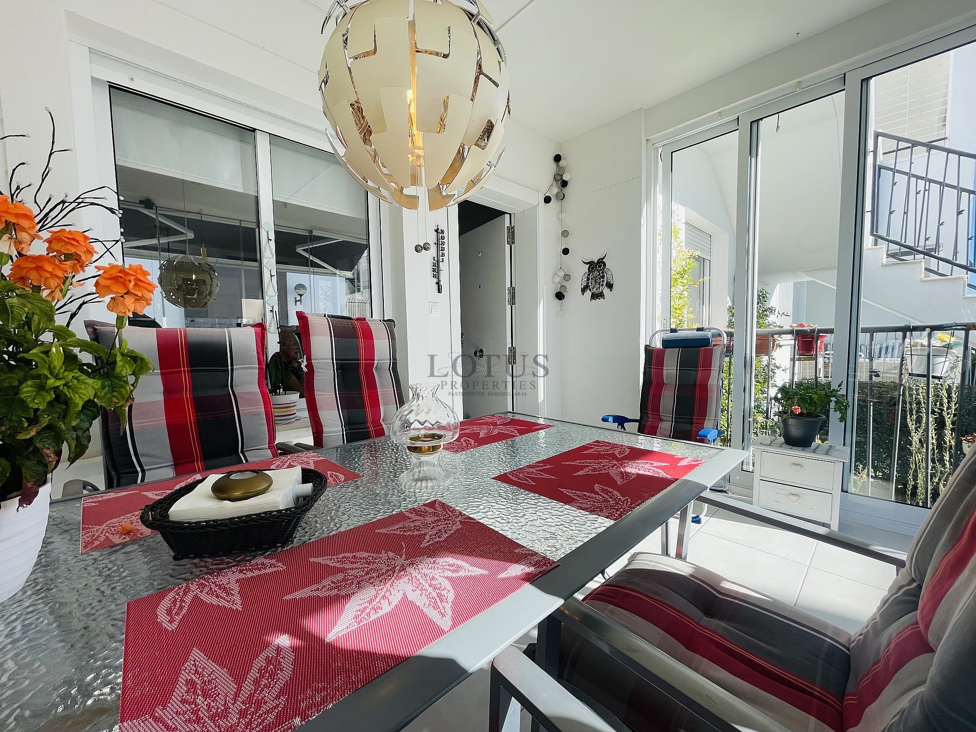 Södervänd markplan  i nyskick i Res. Vistabella - Aguas Nuevas - Lotus Properties