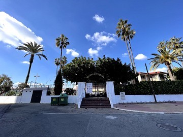 Refurbished townhouse with sea views in La Rosaleda  - Lotus Properties