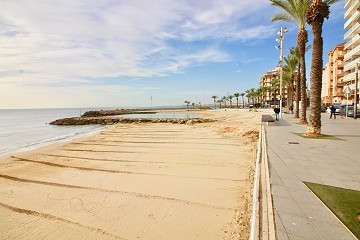 Precio reducido con licencia de alquiler y cerca de la playa en Torrevieja - Lotus Properties