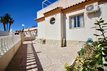 Casa adosada de esquina reformada en Playa Flamenca - Lotus Properties