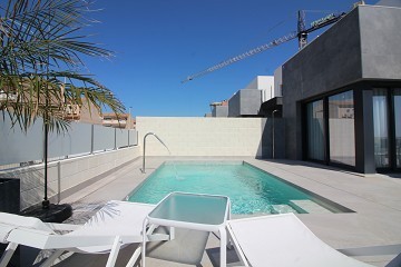 Last villa in Los Altos with pool & garage - Lotus Properties