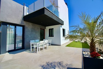 Última villa en Los Altos con piscina y garaje. - Lotus Properties