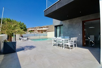 Последняя вилла в Лос-Альтосе с бассейном и гаражом - Lotus Properties