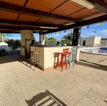 ¡Increíble finca en Orihuela con 4 dormitorios y hermosas vistas! - Lotus Properties